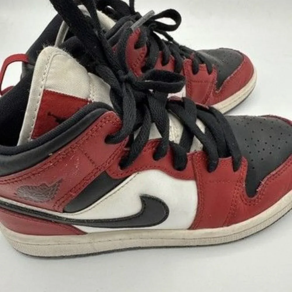 LOOK!!! Nike Air Jordan Retro 1 Mid PS Chicago Black Toe 640734 069 Youth 1.5Y